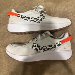 Nike waffle debut running shoe.